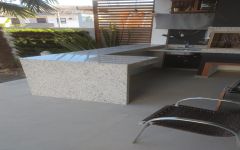 Tampo com pé duplo, pia e churrasqueira em Granito Branco Dallas