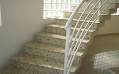 Escada em Granito Amarelo Ornamental
